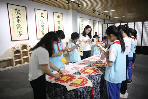 1、長沙市雨花區(qū)校園清廉家風館開館。受訪單位供圖