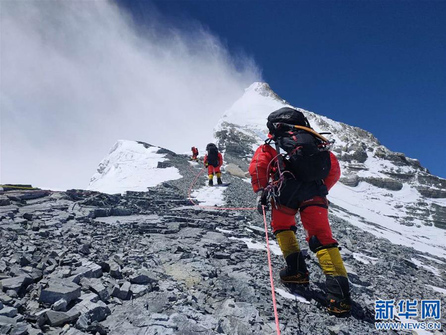 （2020珠峰高程測量）（2）修路隊(duì)打通至珠峰峰頂路線