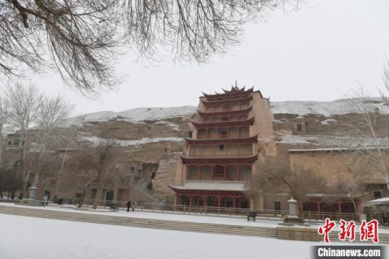 圖為2017年1月拍攝的莫高窟九層樓雪景。(資料圖) 楊艷敏 攝