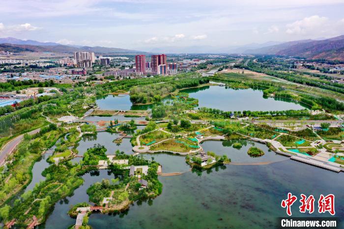 西北城市西寧立生態(tài)文明高地新典范：“一城山水、百園千姿”