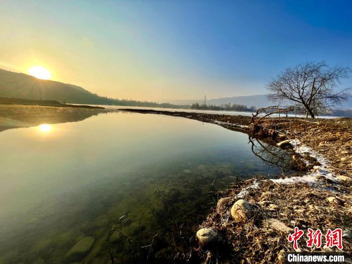 圖為青海省化隆縣黃河濕地景色?！±钣穹?攝