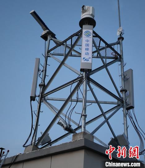 資料圖為建在龍羊峽湖區(qū)內的5G基站?！∏嗪Ｒ苿雍Ｄ戏止竟﹫D