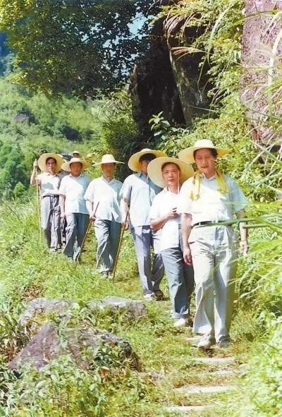 1989年7月，習近平在壽寧縣山村。