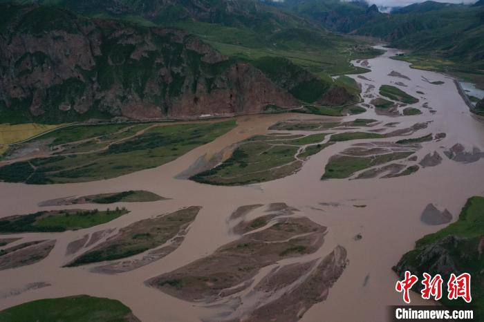 航拍瀾滄江上游扎曲河網狀水系