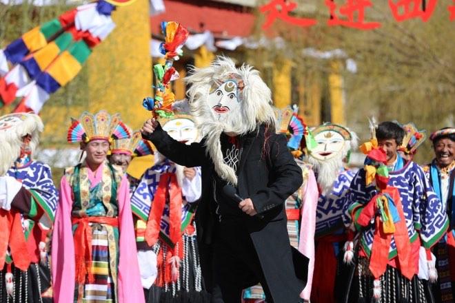 60歲的老奶奶，不會漢語，卻能唱京劇！一曲《北京的金山上》瞬間捕獲了觀眾的心。