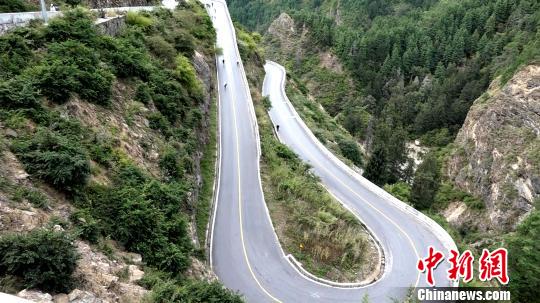 百余名徒步愛(ài)好者行走體驗(yàn)“國(guó)門(mén)”山水美景