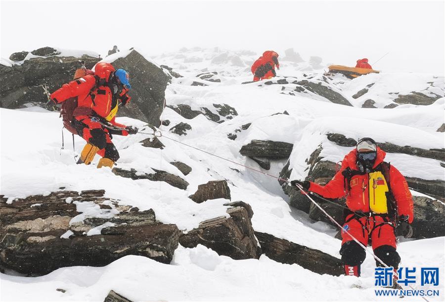 （2020珠峰高程測量）（1）珠峰高程測量登山隊撤回前進(jìn)營地 登頂日期將再調(diào)整