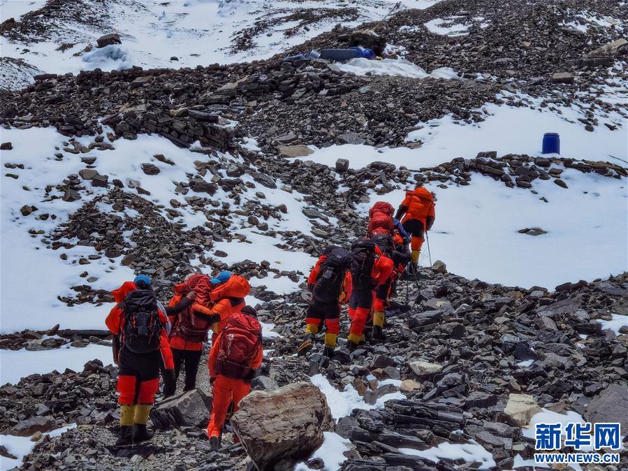 （2020珠峰高程測量）（1）2020珠峰高程測量登山隊(duì)沖頂組再出發(fā)