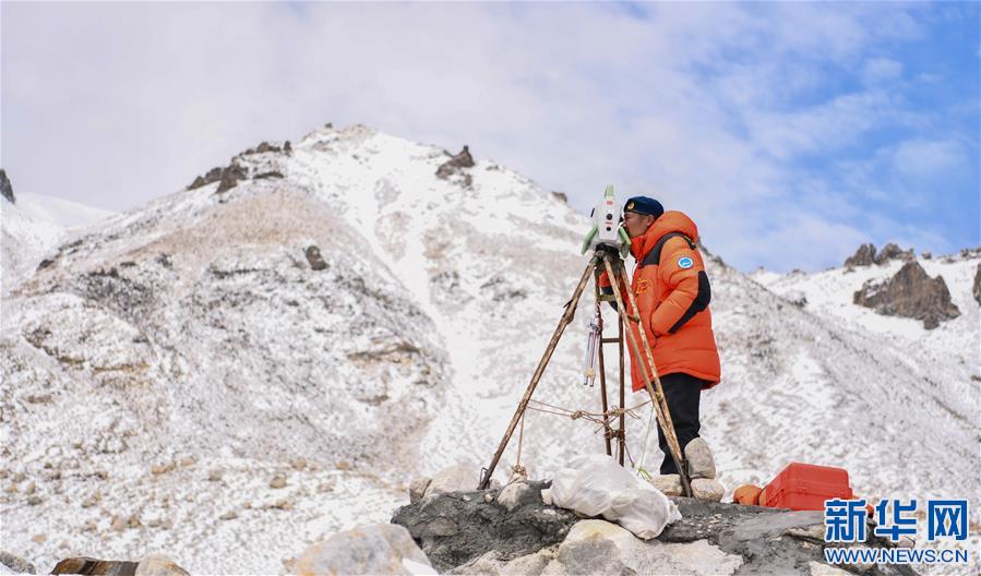 （2020珠峰高程測量）（4）自然資源部第一大地測量隊(duì)對(duì)珠峰峰頂進(jìn)行交會(huì)觀測