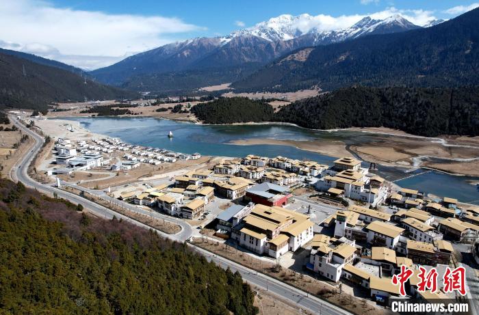 2月17日，西藏林芝魯朗小鎮(zhèn)。(無人機照片) 李林 攝