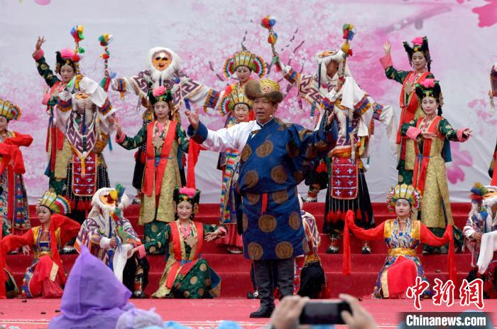 3月28日，西藏林芝第二十屆桃花旅游文化節(jié)開幕式上的文藝表演?！±盍?攝