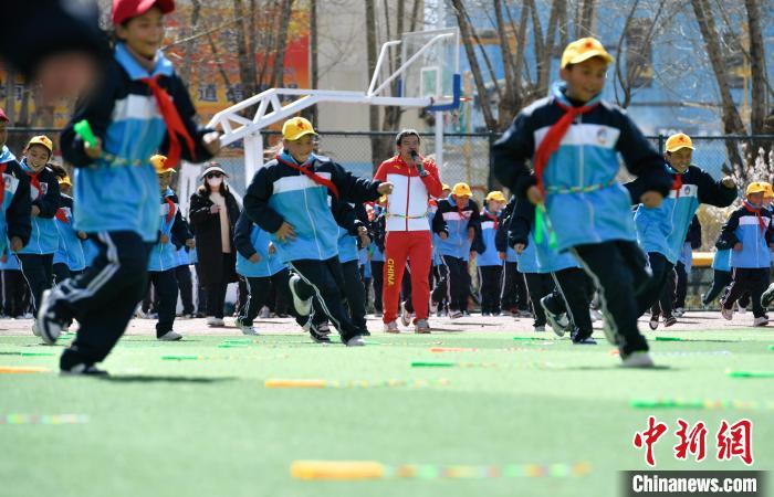 西藏拉薩開展跳繩進(jìn)校園活動(dòng)