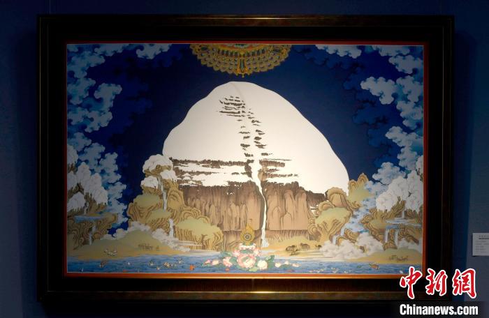 圖為5月16日，展覽中新創(chuàng)唐卡作品《岡底斯山》?！±盍?攝