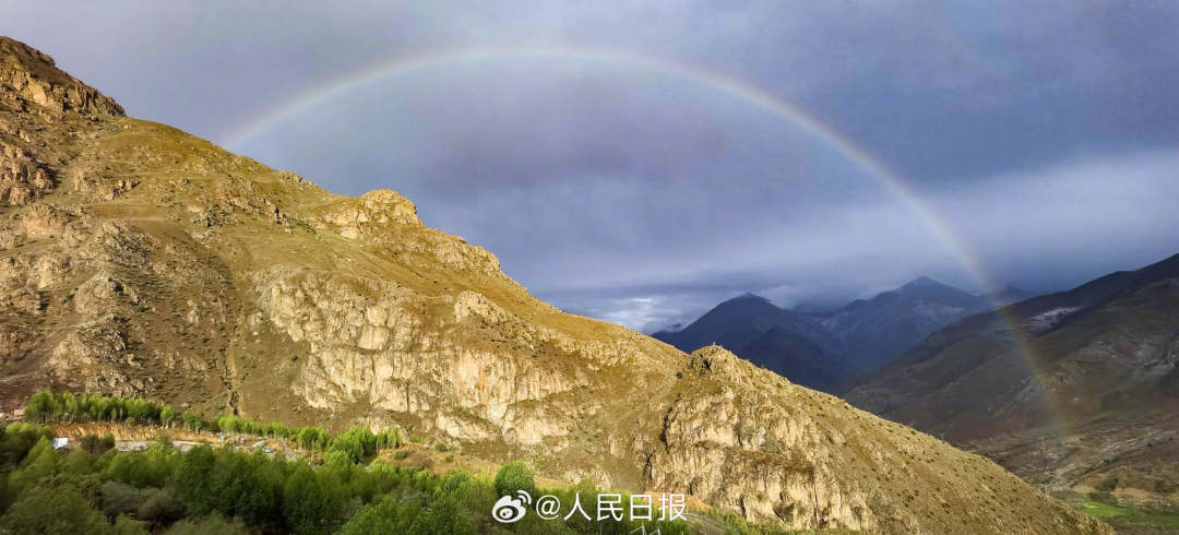 接好運(yùn)！青藏高原現(xiàn)巨大彩虹橋