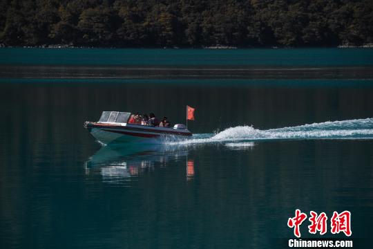 西藏5A級景區(qū)巴松措讓民眾吃上“生態(tài)旅游飯”